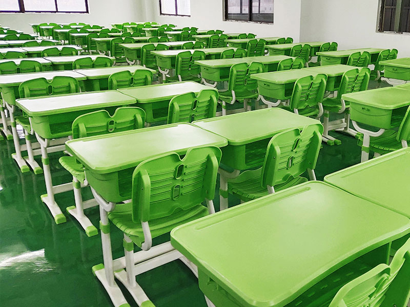 中小學(xué)生升降式課桌椅工程案例二